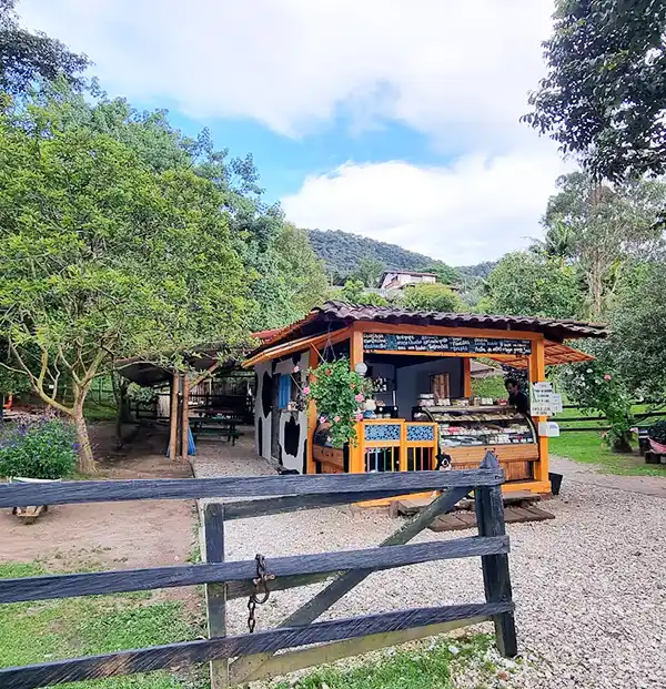 Lácteos El Tabor y Lácteos San Sebastián — Los lácteos artesanales son parte de la identidad productiva de La Ceja. Lácteos El Tabor en la vía hacia La Unión produ. Atractivo turístico en La Ceja, Antioquia, Colombia