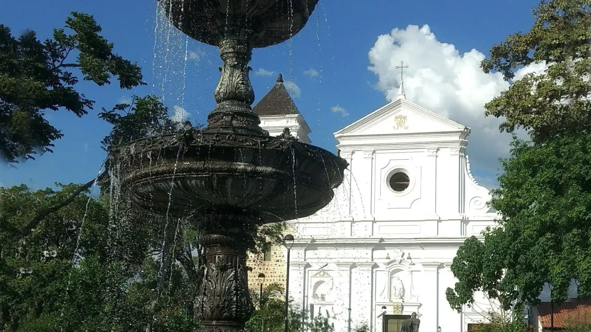 Santa Fe de Antioquia — occidente · Clima Cálido 28°C · A 70 km - 1.5 horas de Medellín. Destino turístico en Antioquia, Colombia