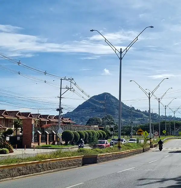 Cerros Tutelares — El Corcovado y El Capiro — Los dos cerros emblemáticos de La Ceja ideales para senderismo y bicicleta de montaña. El Corcovado a 2291 msnm tiene un. Atractivo turístico en La Ceja, Antioquia, Colombia