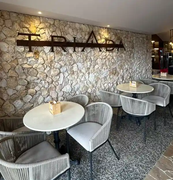 Triada — El restaurante conocido como Tríada en San Pedro de los Milagros es la sede conjunta del Burgos Parrilla Bar by Grupo Tr. Restaurante en San Pedro de los Milagros, Antioquia, Colombia