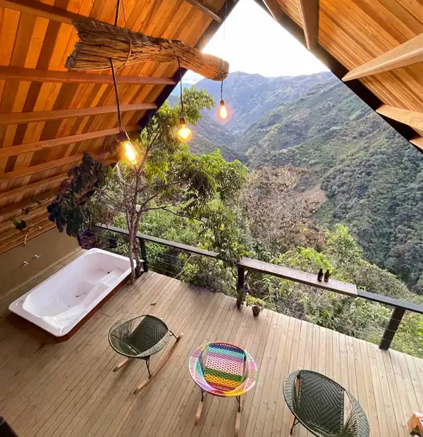 Tambos cabañas Reserva Natural Salto del Buey — Las Cabañas Tambos (o simplemente los "Tambos") en el Ecoparque Los Saltos están estratégicamente construidas en la lade. Hotel en La Ceja, Antioquia, Colombia