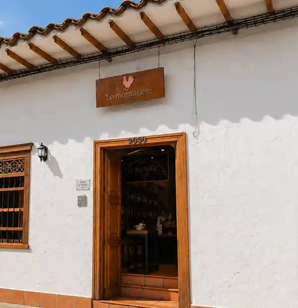 Café La Montañeré — Café de especialidad en El Retiro con más de 50 marcas de café diferentes de las mejores regiones productoras de Colombi. Restaurante en El Retiro, Antioquia, Colombia