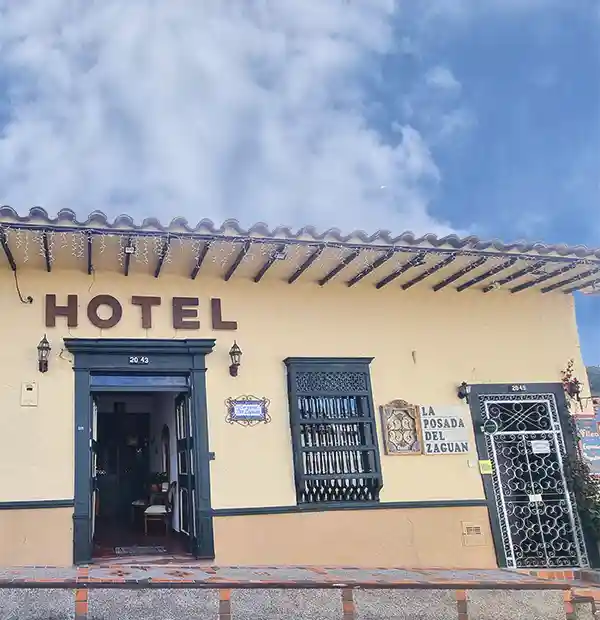 La Posada del Zaguán — Casona colonial restaurada a dos cuadras del parque principal de El Retiro con 7 habitaciones y una suite con vistas pan. Hotel en El Retiro, Antioquia, Colombia