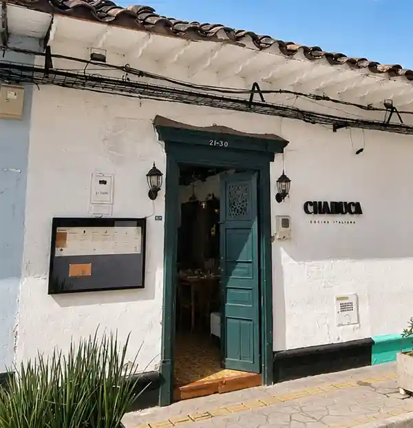 Restaurante Chabuca Cocina Peruana — Chabuca es un rincón culinario excepcional en el corazón de El Retiro que transporta a sus comensales a través de los au. Restaurante en El Retiro, Antioquia, Colombia