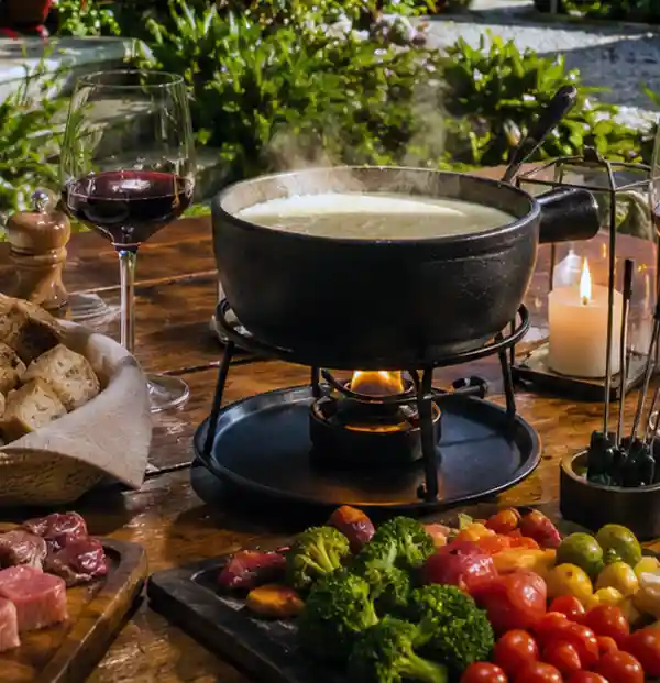 Fondue Petite Amelia — Restaurante de fondue en una finca campestre a 5 minutos del parque principal de El Retiro. Sus dueños Juan Tamayo y Adr. Restaurante en El Retiro, Antioquia, Colombia
