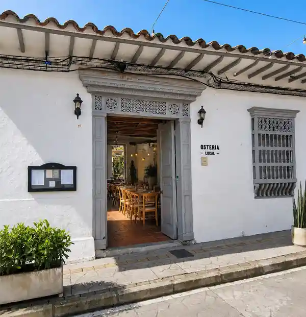 Restaurante Osteria local — El concepto es una oda a la verdadera trattoria italiana sin pretensiones ni adornos innecesarios: aquí el protagonismo . Restaurante en El Retiro, Antioquia, Colombia