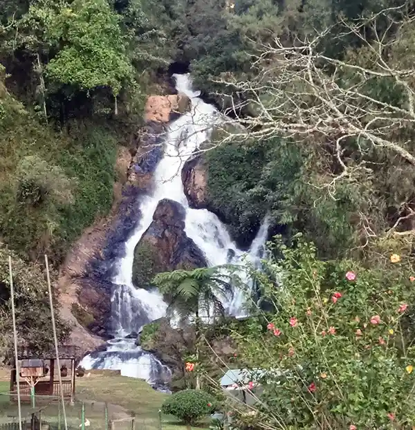 Salto del Tequendamita — La cascada más emblemática de El Retiro ubicada a 7 km del casco urbano en la vía hacia La Ceja. Una caída de agua espec. Atractivo turístico en El Retiro, Antioquia, Colombia