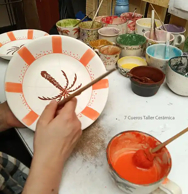 Fábricas de cerámica — Siete cueros, Esmaltarte, El Dorado y Vivoral Cerámica — El Carmen tiene tradición ceramista desde 1898 y sus fábricas abren las puertas para mostrar el proceso completo de crea. Atractivo turístico en El Carmen de Viboral, Antioquia, Colombia