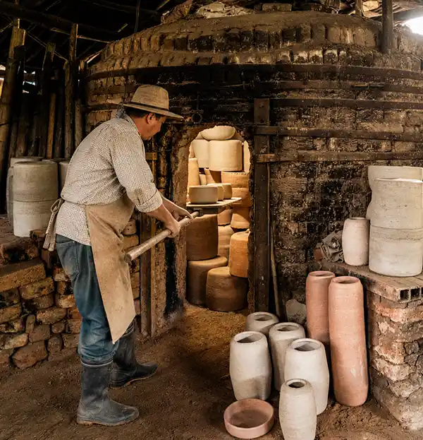 Locería Júpiter — vereda La Chapa — La fábrica de cerámica más histórica de El Carmen de Viboral ubicada en la vereda La Chapa. Sus hornos y chimeneas aún e. Atractivo turístico en El Carmen de Viboral, Antioquia, Colombia