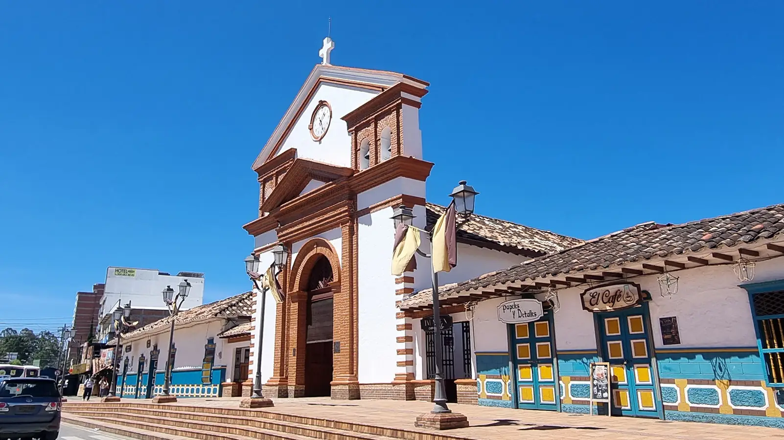 Rionegro — oriente · Clima Templado 18°C · A 52 km - 50 minutos de Medellín. Destino turístico en Antioquia, Colombia