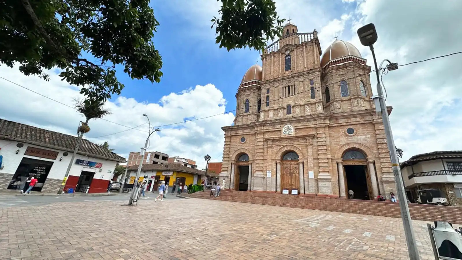 San Pedro de los Milagros — norte · Clima Frío 14-16°C · A 42 km - 45 min de Medellín. Destino turístico en Antioquia, Colombia